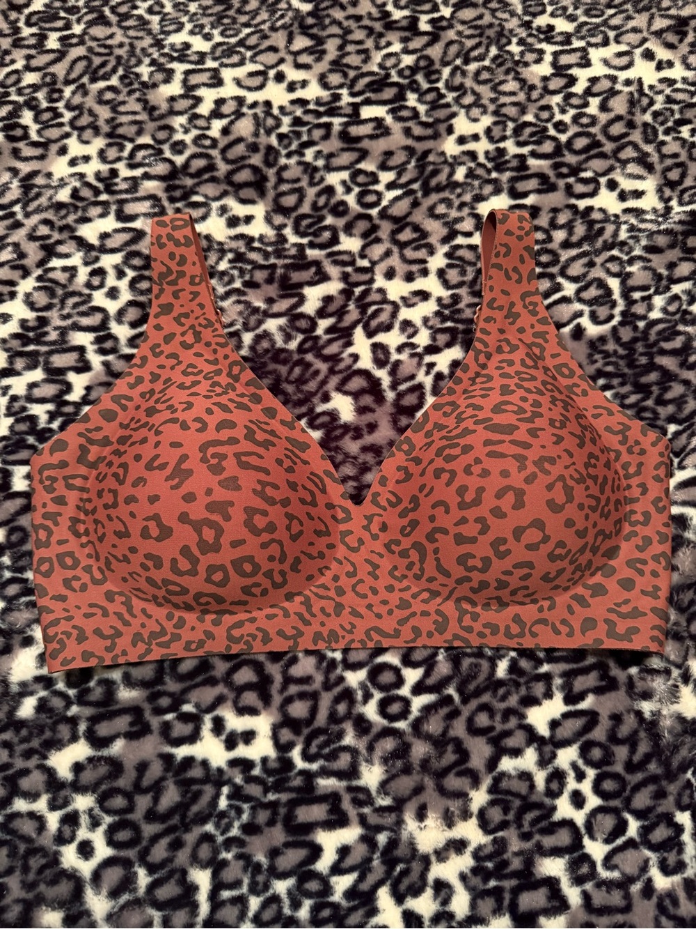 SHECURVE Wireless Leopard V-Neck Contour Bra